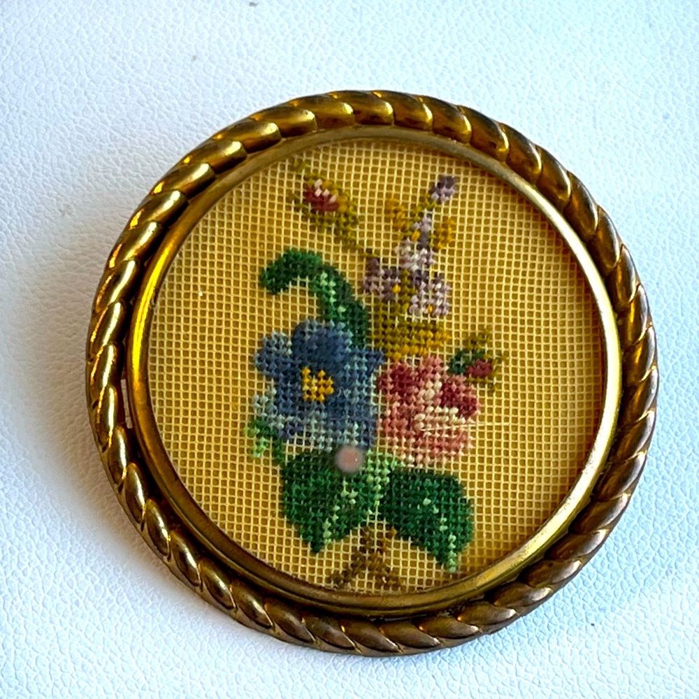 Vintage Needle Point Pin/Brooch.